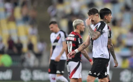 Vasco anuncia postura firme após derrota contra o Fluminense em clássico do campeonato.