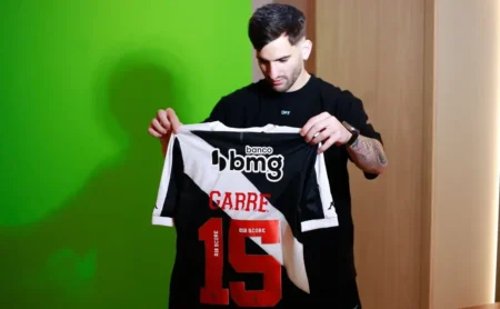 "Vasco em Foco: Garré Confirma Luta por Títulos com Discurso Público"
