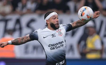 Vidente aposta em Memphis Depay para decidir o confronto entre Portuguesa e Corinthians no Paulistão.
