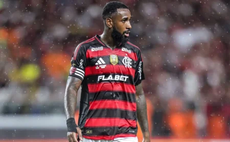 Árbitro explica decisão que levou à expulsão de Gerson em clássico entre Flamengo e Botafogo.