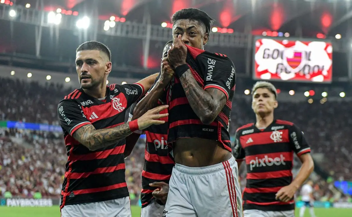 Bruno Henrique e Arrascaeta: Sétima final consecutiva no Carioca
