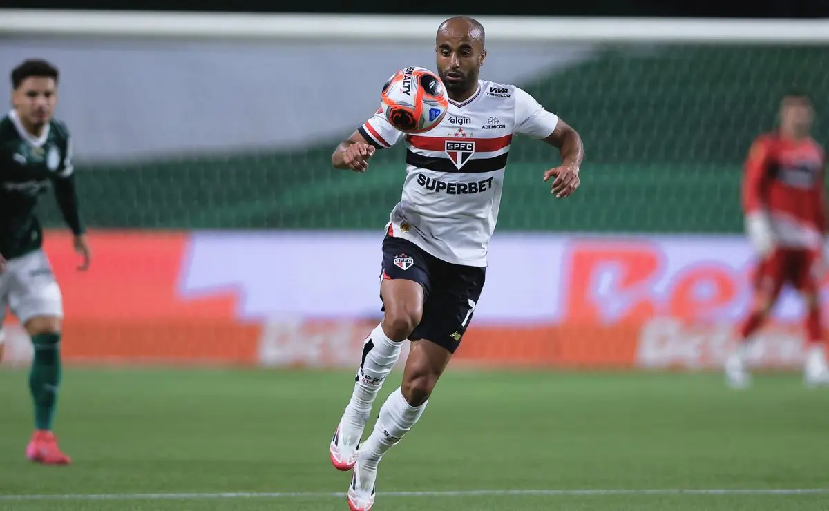 Lesão no joelho de Lucas Moura é confirmada pelo São Paulo após clássico com o Palmeiras