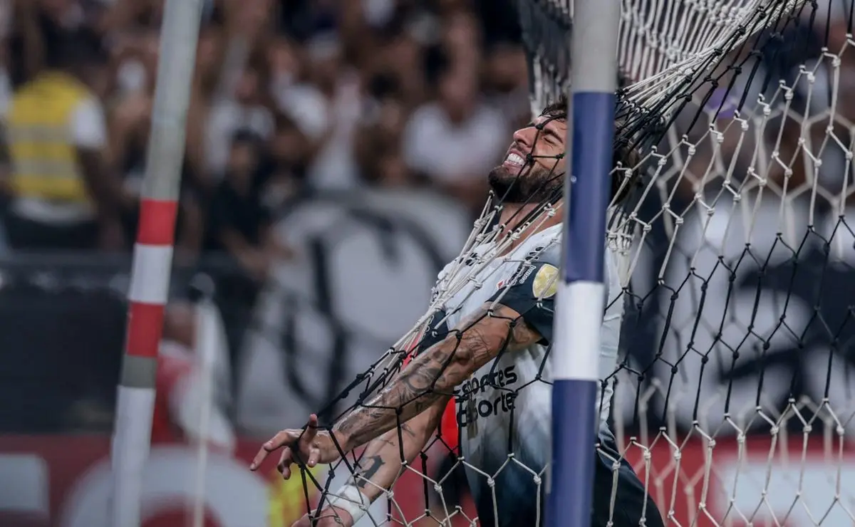 Corinthians se despede da Libertadores apesar dos gols de Félix Torres e Carrillo