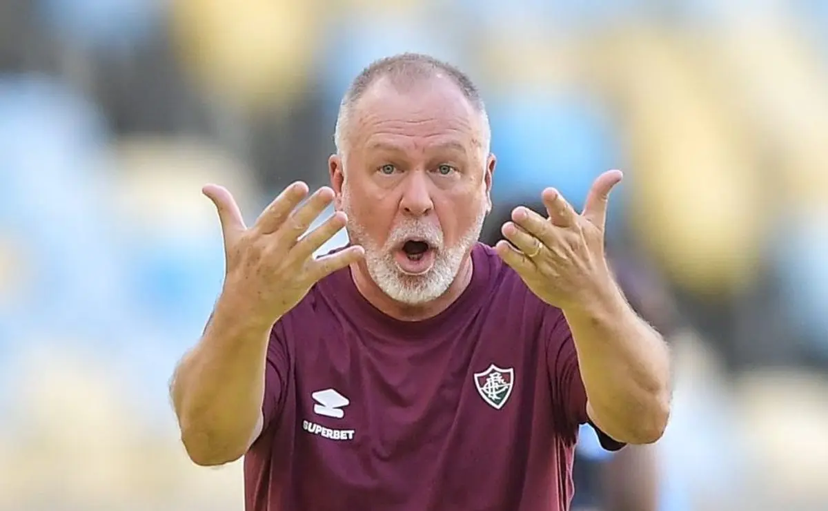 Mano Menezes comenta desempenho de Filipe Luís no Flamengo após vitória no clássico Fla x Flu.