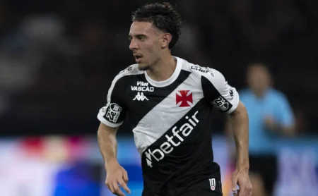 Nuno Moreira destaca parceria com Coutinho e ambição no ataque do Vasco