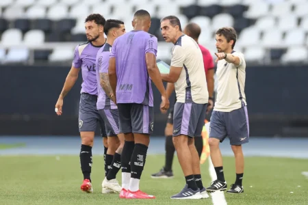 Botafogo: Jogo-treino revela time principal e estratégias táticas inéditas