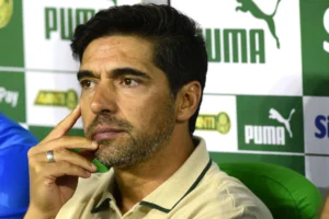 Ferreira critica Veiga e Estêvão após derrota do Palmeiras na final e aponta eficácia do rival