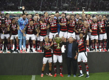Zico entrega taça do Carioca ao Flamengo e declara: "Fizeram por merecer"
