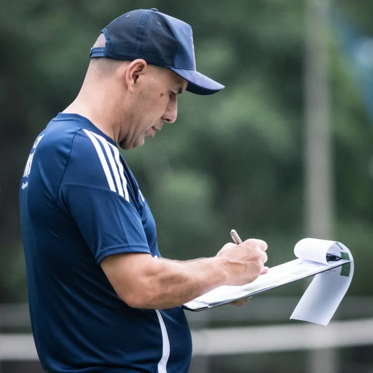 Análise do técnico do Cruzeiro sobre jogo-treino com o Botafogo e foco da intertemporada.