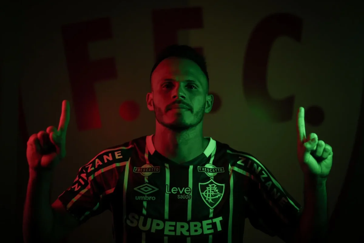 Renê, Multicampeão no Flamengo, Assume Esperança no Fluminense para Substituir Fuentes no Fla-Flu