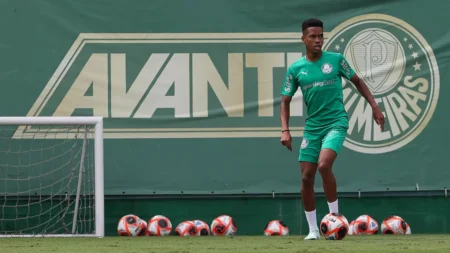 Estêvão almeja protagonismo no Palmeiras e quebrar jejum antes da convocação