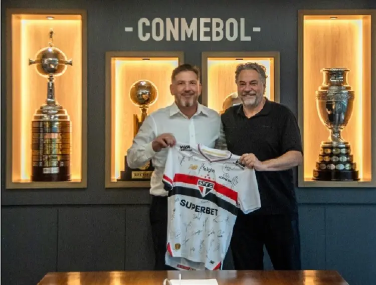 São Paulo Solicita Punição Esportiva por Racismo em Encontro com Presidente da Conmebol
