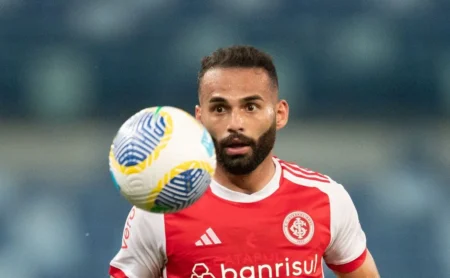 Maia é relacionado para a final do Gauchão após negociação com o Santos quase ser concretizada
