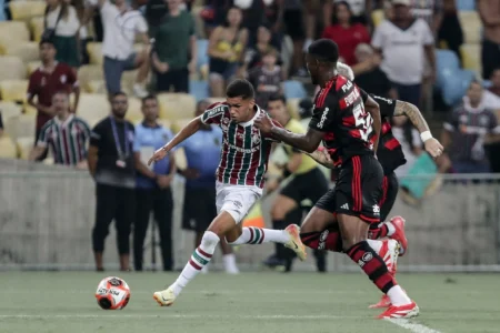 Riquelme sofre lesão em treino, será avaliado e acende alerta no Fluminense