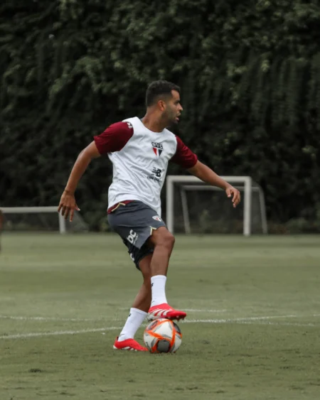 São Paulo: Zubeldía esboça time em atividade tática