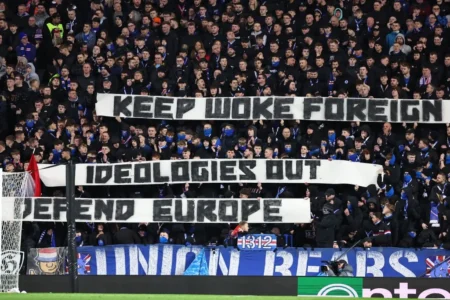 Rangers critica cartaz de torcedores radicais após denúncia da Uefa: "Vergonha"