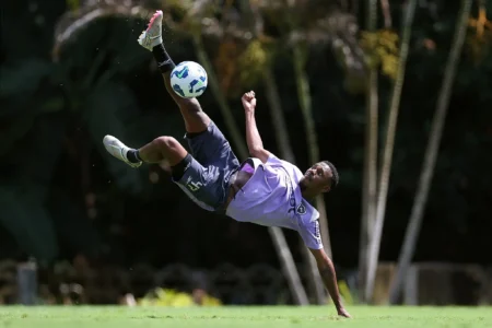 Botafogo gerencia carga de Jeffinho e fortalece Danilo Barbosa após desconforto