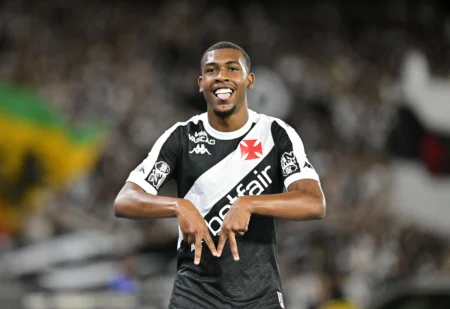Rayan renova com o Vasco até 2026: saiba os detalhes e o desejo de atuar na Europa