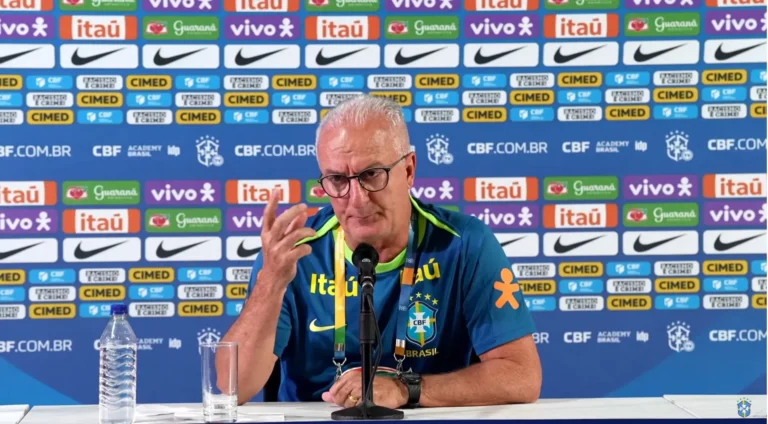 Dorival cobra punição a atos racistas e critica declaração de presidente da Conmebol