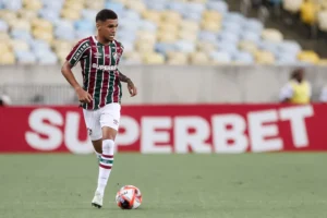 Riquelme Afastado: Lesão no Joelho o Tirará do Fluminense por Dois Meses