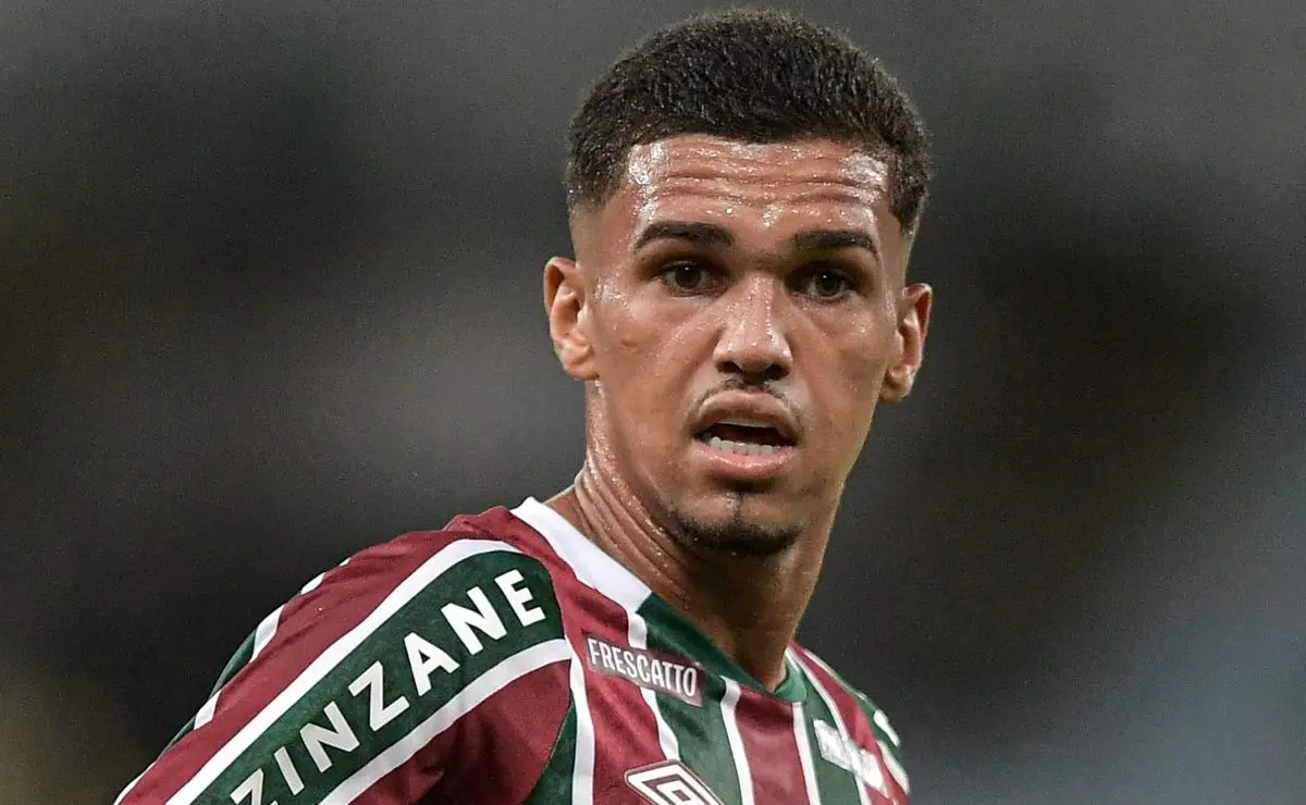 Riquelme: Lesão no joelho afasta jogador do Fluminense por até três meses
