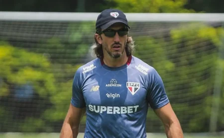 São Paulo: Zubeldía testa equipe em jogo-treino