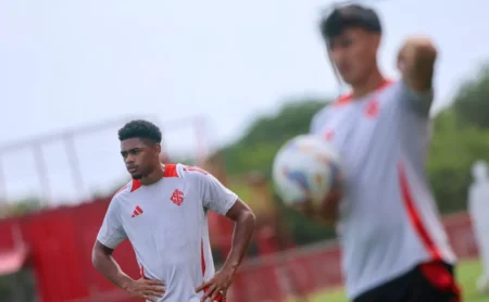 Desfalque do Internacional: Zagueiro lesionado é baixa na estreia do Brasileirão.