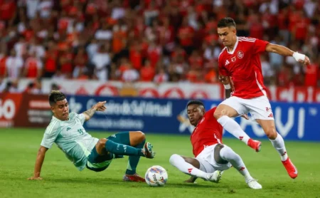 Dupla Borré e Valência em Internacional x México: Mais um Jogo Sem Sintonia e Reações da Torcida
