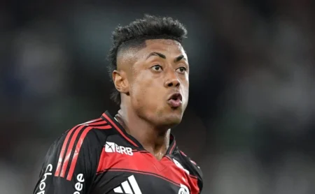 Bruno Henrique compara Flamengo de Filipe Luís ao de Jorge Jesus: "Elenco mais qualificado"