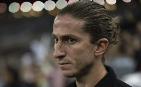 Filipe Luís na Europa? José Boto revela mensagens sobre o lateral do Flamengo