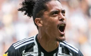 Carille define zaga titular do Vasco no Brasileirão: quem fará dupla com Lemos?