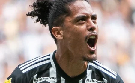 Carille define zaga titular do Vasco no Brasileirão: quem fará dupla com Lemos?