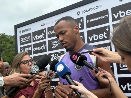 Marlon Freitas analisa aprendizados com títulos não conquistados e confia no Botafogo diante do favoritismo