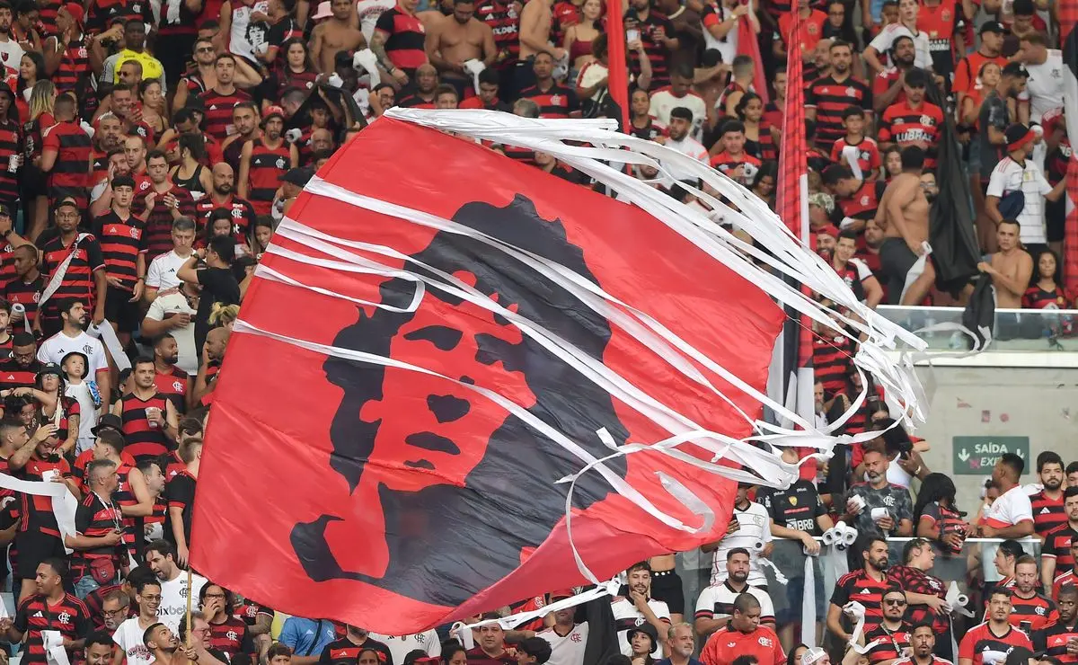 Lateral do Atlético-MG recorda “jogo do inferno” e enaltece o Flamengo: “A torcida foi crucial”