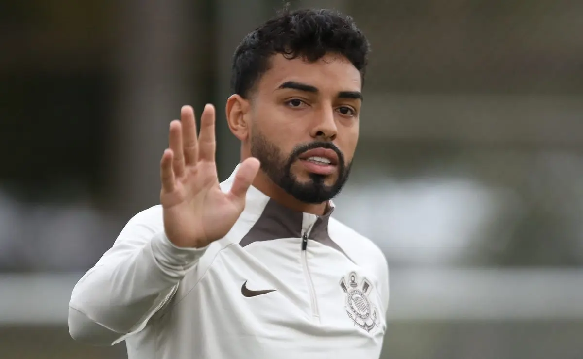 Corinthians dispensa jogador após renovação de Matheus Bidu