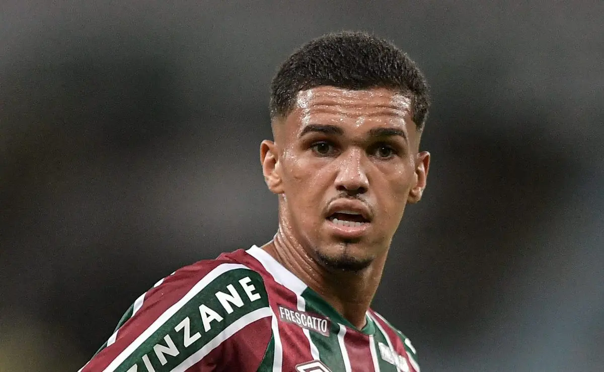 Desfalque de Riquelme Felipe no Fluminense pode impulsionar estreia de Joaquín Lavega