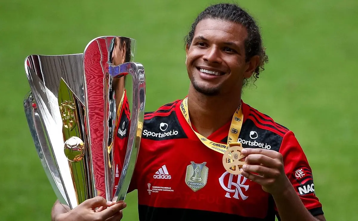 Santos Avança: Proposta por Juan Nardoni Inclui R$ 300 Mil e US$ 5 Milhões ao Racing