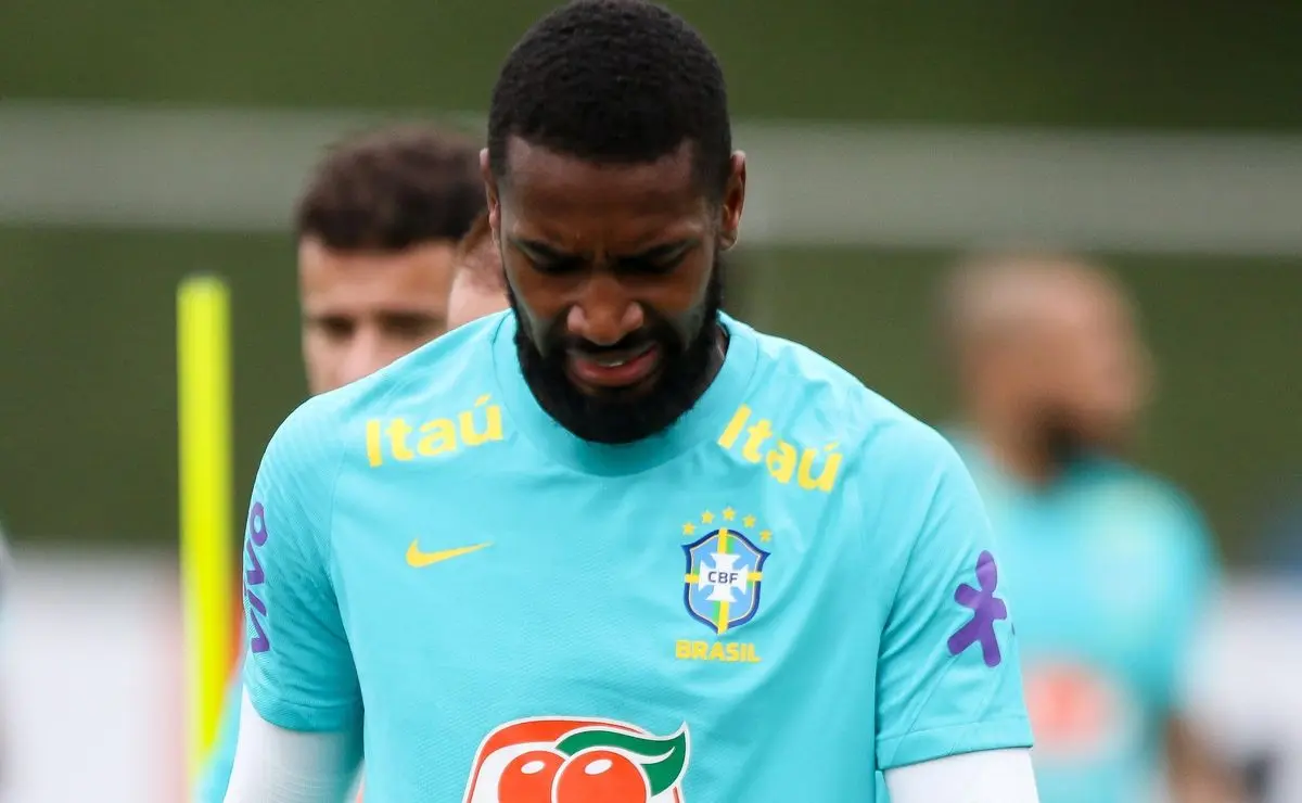 Preocupação no Flamengo: Gerson se machuca na Seleção Brasileira