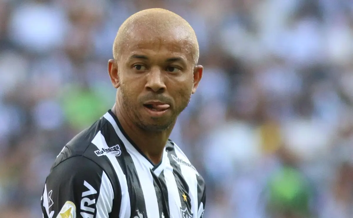 Internacional Monitora Posição e Considera Contratação de Mariano, do América-MG