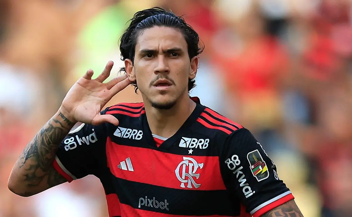 Romário opina sobre o Flamengo e o futuro de Pedro na Seleção: "Camisa 9"