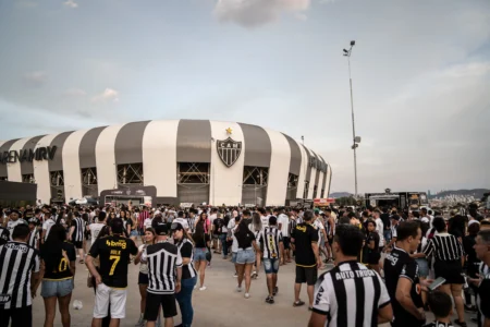 Escultura Gigante do Galo: Atlético-MG Revela Detalhes da Obra na Arena MRV