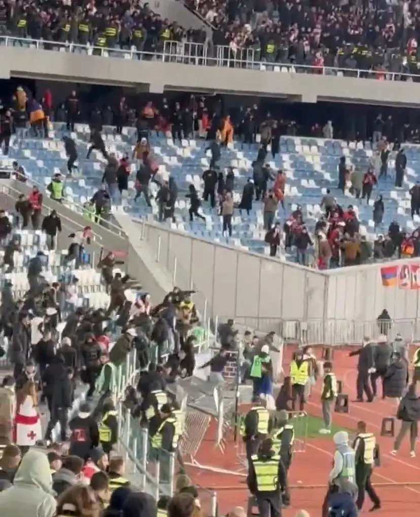 Confronto entre torcedores e invasão de campo marcam jogo entre Geórgia e Armênia