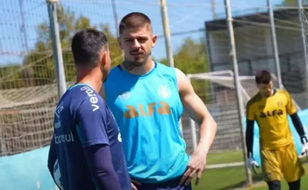 Grêmio: Torcida critica contratação de goleiro após rebaixamento no Gauchão.