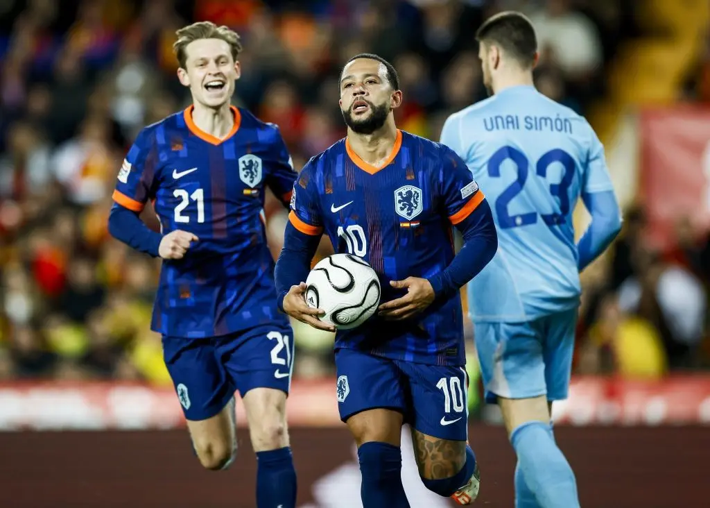 Depay atinge 100 jogos pela Holanda e busca recorde de artilharia.