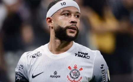 Eliminação de Depay agita bastidores de Corinthians e Palmeiras