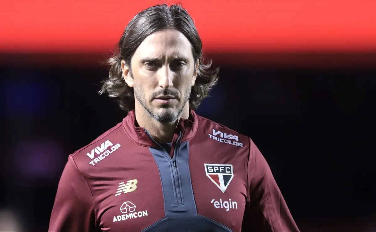 São Paulo: Zubeldía Avalia Múltiplas Opções para Meio-Campo