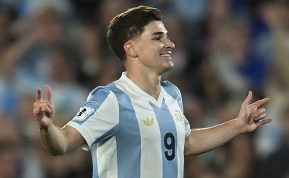 Julián Álvarez provoca Raphinha após goleada da Argentina sobre o Brasil: Demos um baile