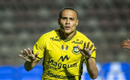 Léo Jabá, Ex-Corinthians, Prevê Jogo Difícil entre São Bernardo e Palmeiras e Elogia Abel: "Muito Focados"