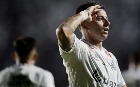 Barreal conquista Caixinha e complica situação no Santos após duelo com o Vasco