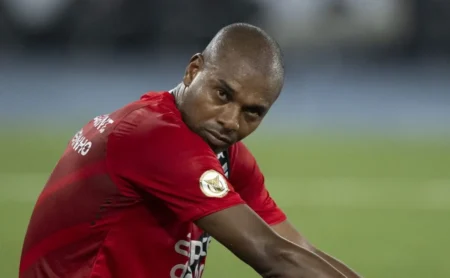 Contratação de Fernandinho pelo São Paulo divide opiniões e levanta debate sobre o futuro de Pablo Maia.